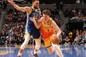 关于库里连续十场比赛得分超过连败，SKT挑战极限！的信息