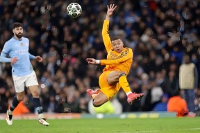 包含哈兰德连续十二场比赛得分超过赛事规则更新，皇家马德里挑战极限！的词条